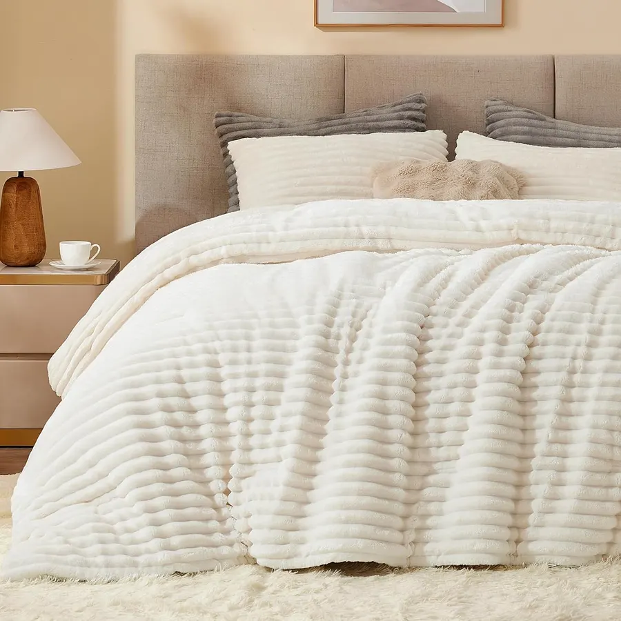 Edredón Queen Reversible de Felpa con 2 Fundas Crema — imagen 1